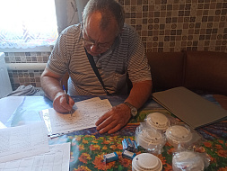 В домах многодетных семей Клетнянского района безвозмездно установили автономные дымовые пожарные извещатели (АДПИ)